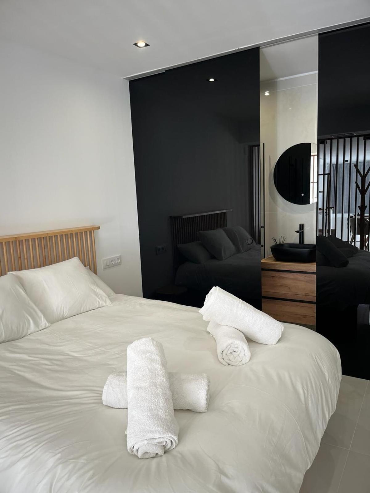 Suite Playamar Con Jacuzzi توريمولينوس المظهر الخارجي الصورة