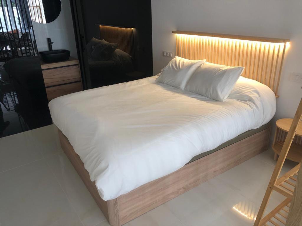 Suite Playamar Con Jacuzzi توريمولينوس المظهر الخارجي الصورة