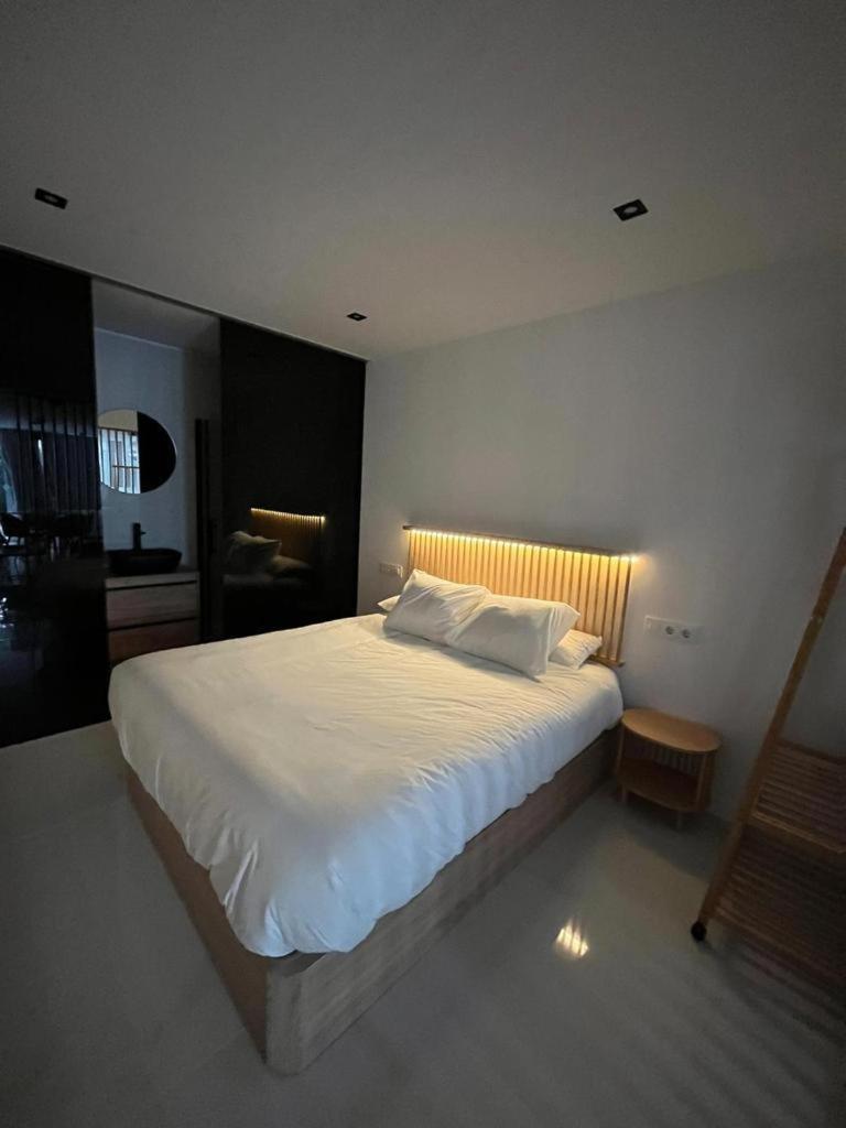 Suite Playamar Con Jacuzzi توريمولينوس المظهر الخارجي الصورة