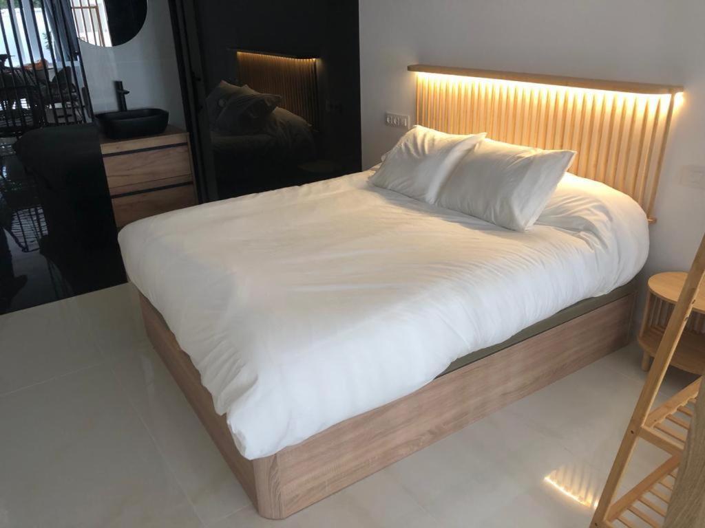 Suite Playamar Con Jacuzzi توريمولينوس المظهر الخارجي الصورة