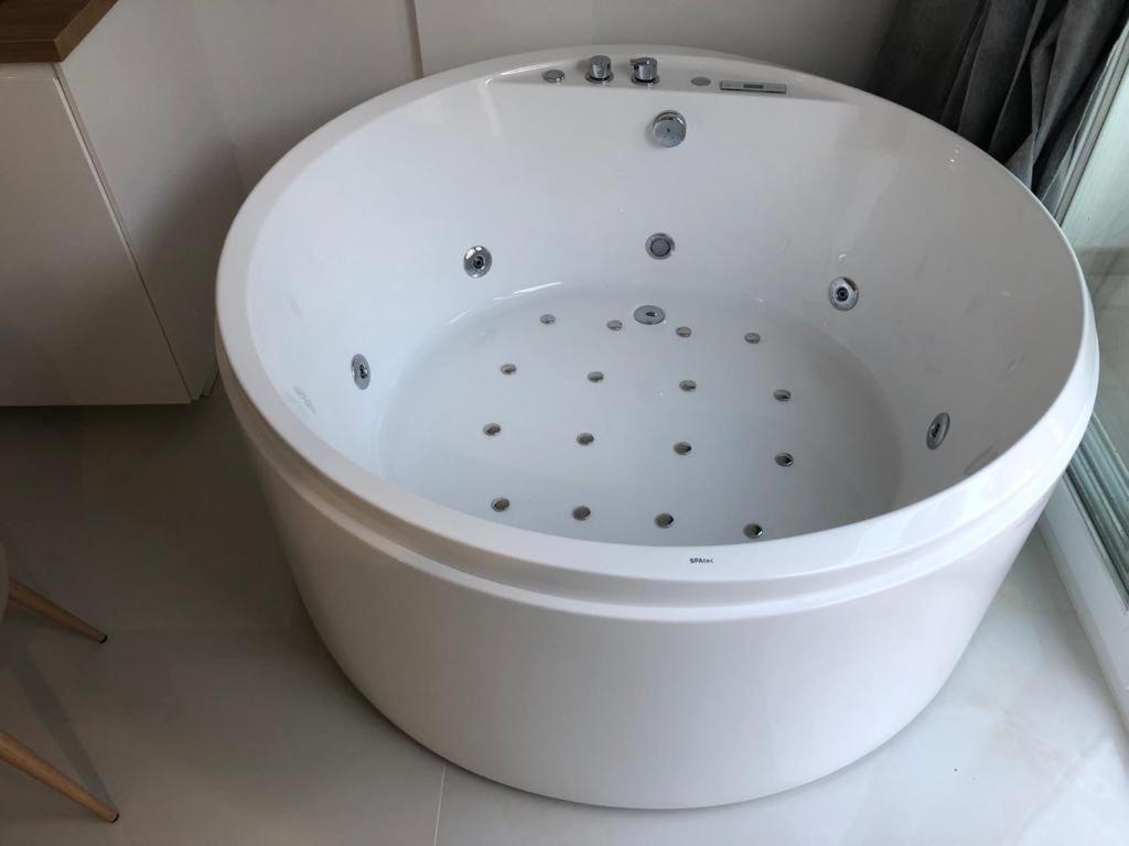 Suite Playamar Con Jacuzzi توريمولينوس المظهر الخارجي الصورة