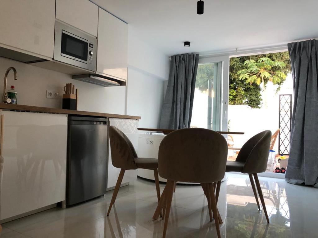 Suite Playamar Con Jacuzzi توريمولينوس المظهر الخارجي الصورة